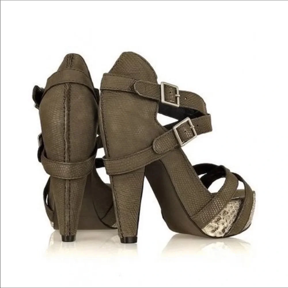 Elizabeth and James stylish platform